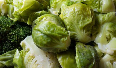 菠菜料理的科學：汆燙 vs. 清炒，營養保留率的選擇