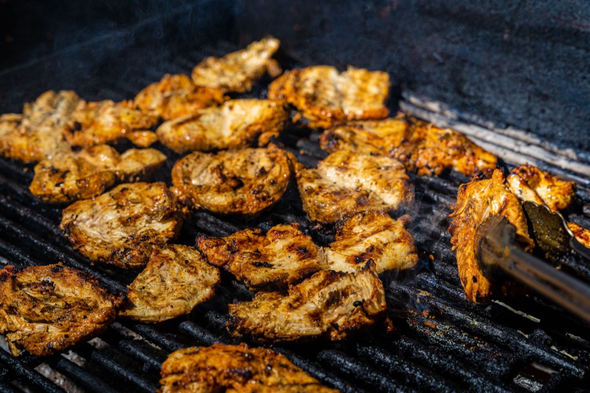 pechuga de pollo con gotas de agua