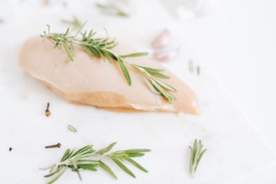 100gあたりの価値を最大化：鶏むね肉の水分とタンパク質構造の最適化