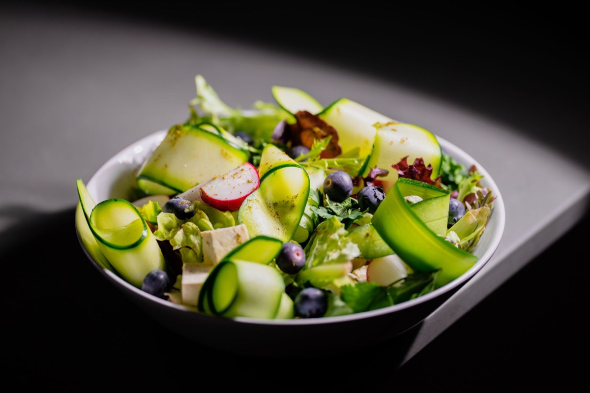 Blauberry und Spinat in Salat