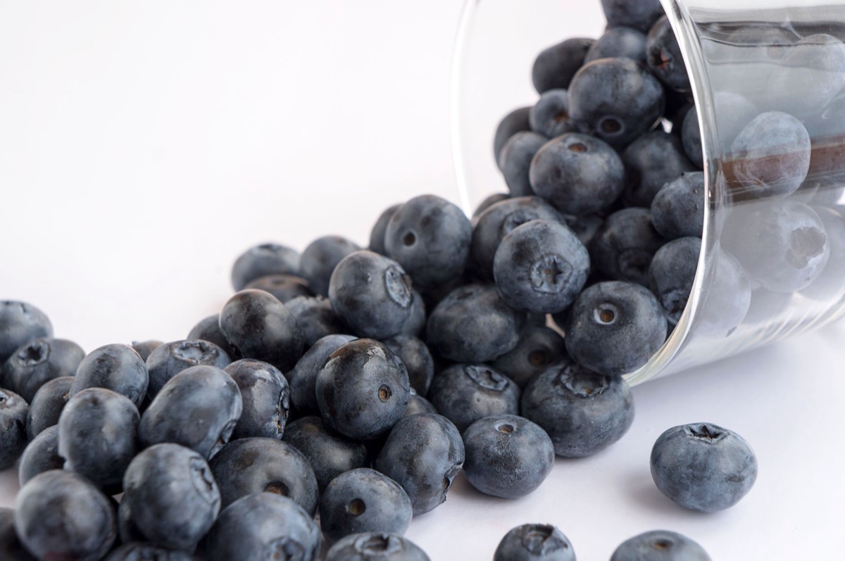 blueberry and vitamin c bottle