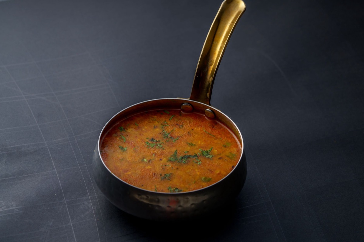 Soupe de lentilles dans un bol