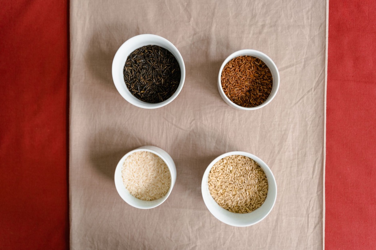grano di riso integrale e bianco