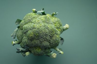 Broccoli's Secret: C & Sulforaphane's Antioxidant Synergy