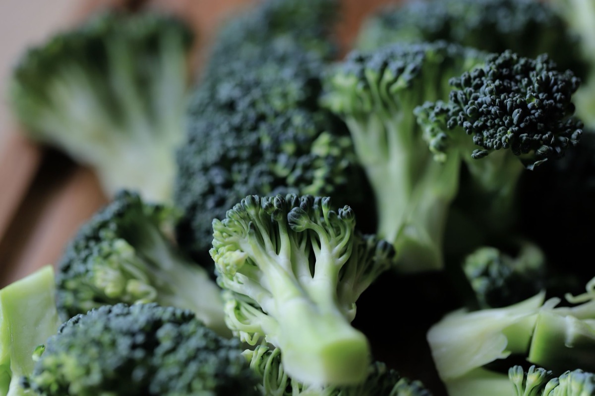 broccoli floret with vitamin c label