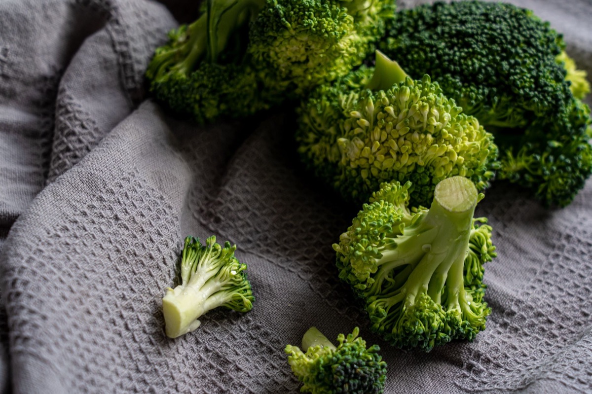 broccoli en vitamin c bottel