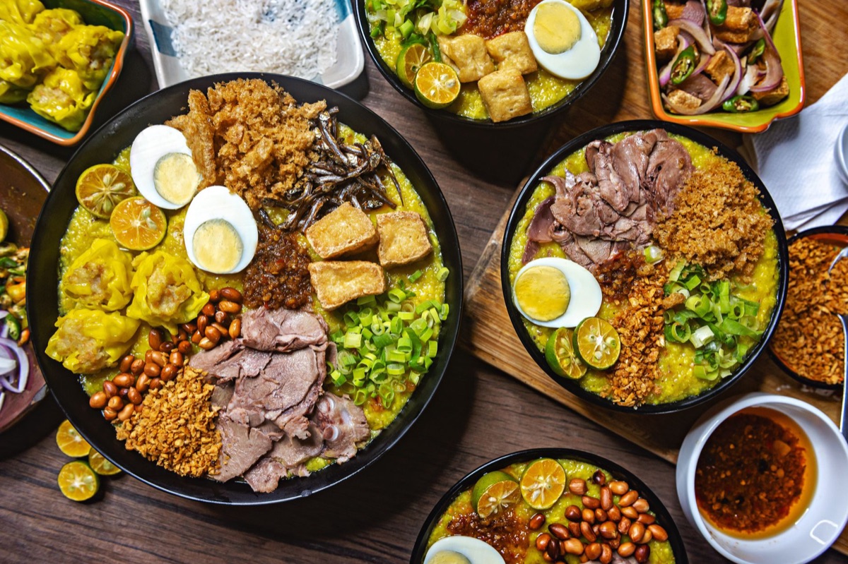 フィリピンの伝統的な朝食テーブル