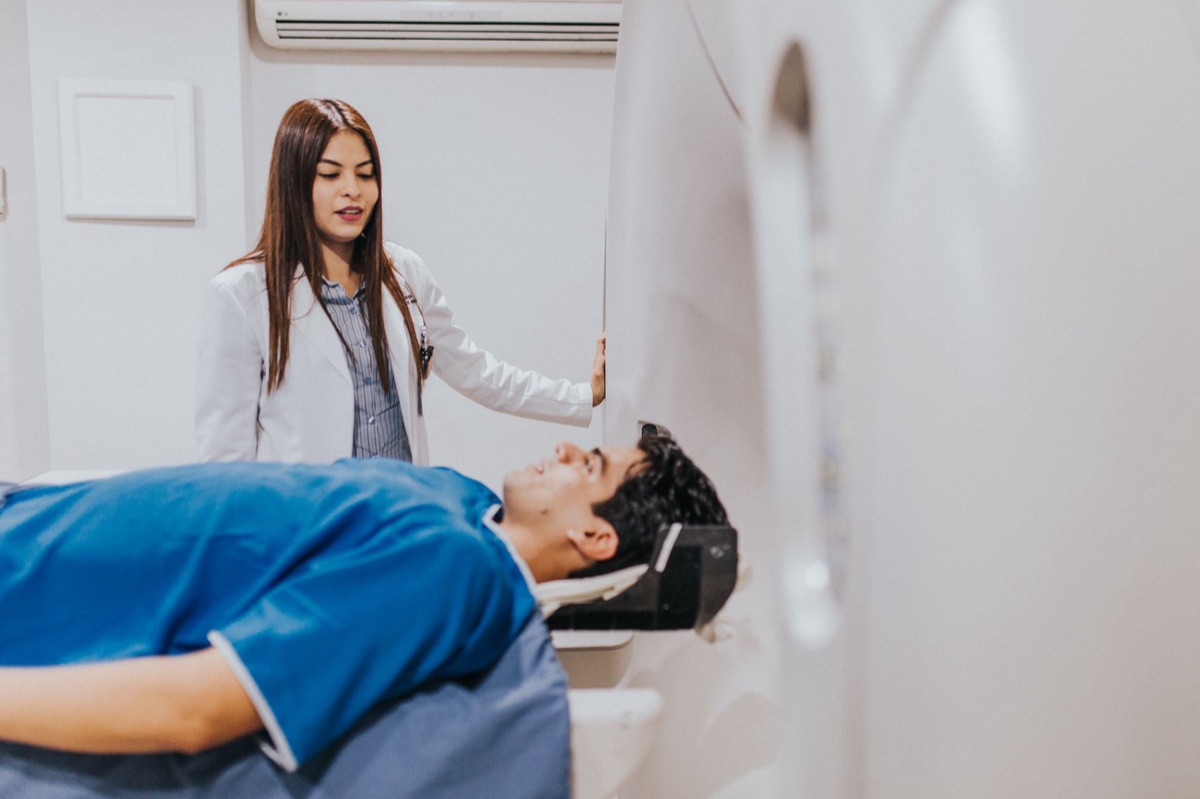 Gesundheitsfachmann im Krankenhaus mit Patienten