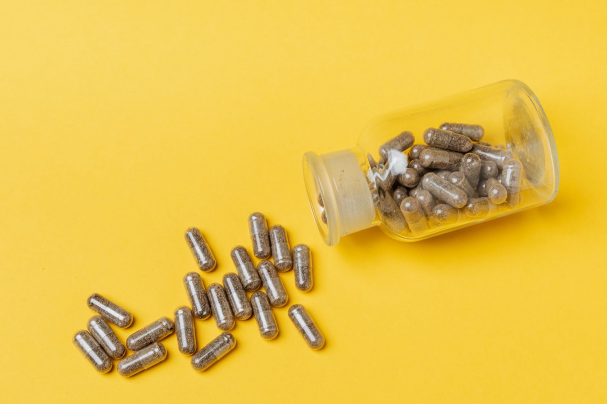 medicijnlijk voedingsmateriaal in glasfles