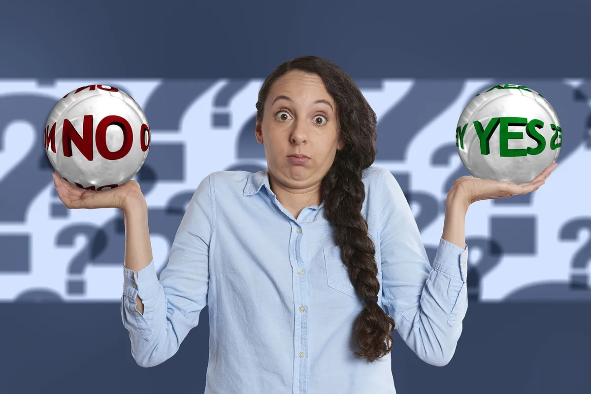 yes, no, opportunity, decision, woman, comparison, face, weigh up, indecision, undecided, confused, balance, freedom of choice, checklist, box, cross, choice, a