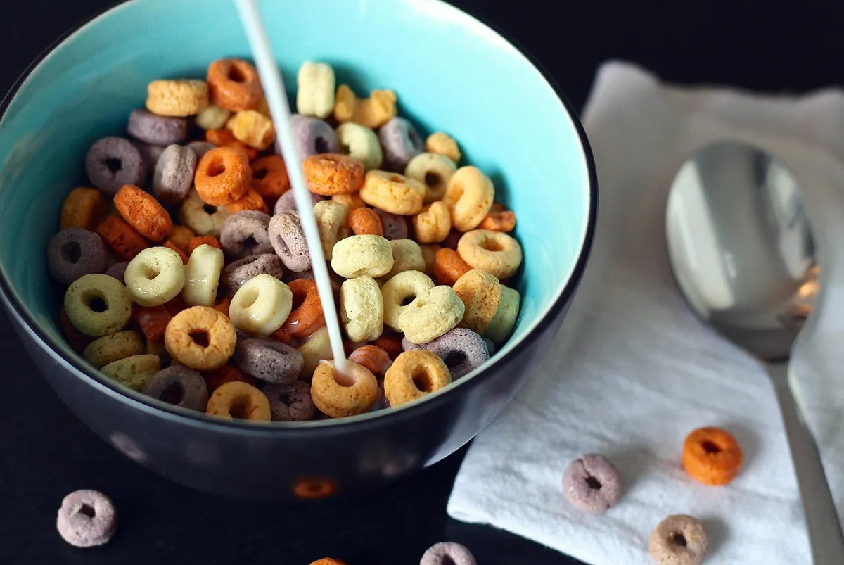 cereal, spoon, milk, cheerios, children, kid, morning, food, breakfast, healthy, eating, home, child, table, meal, kitchen, childhood, nutrition, bowl, happy, c