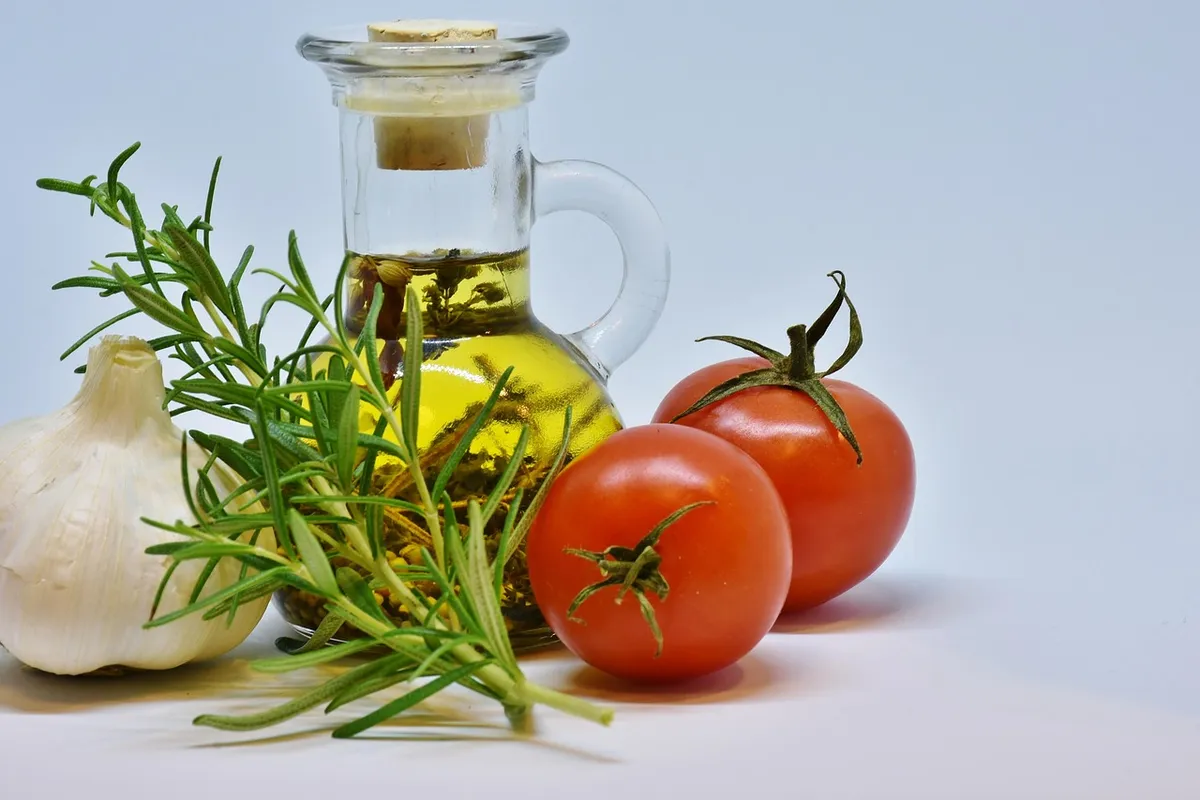 oil, olive oil, food, tomato, kitchen, healthy, vegetables, thyme, mediterranean, italian, datailaufnahme, close up, meal, vitamins, salad, ingredients, cook, o